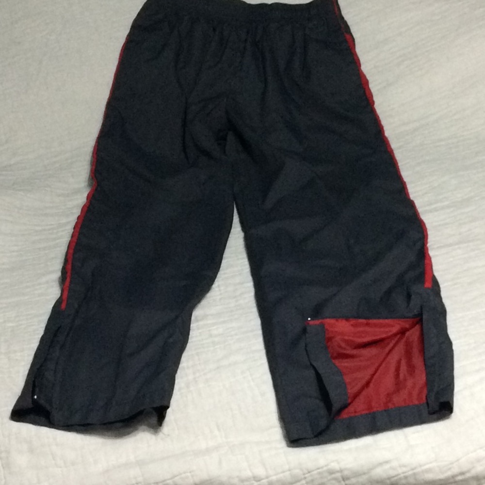 BCG nylon warm up pants, two slash pockets. K39